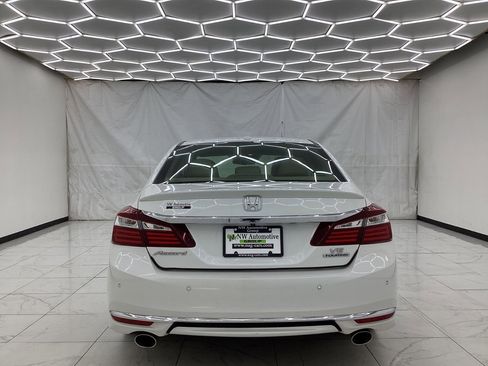 Used 2016 Honda Accord Touring image 10