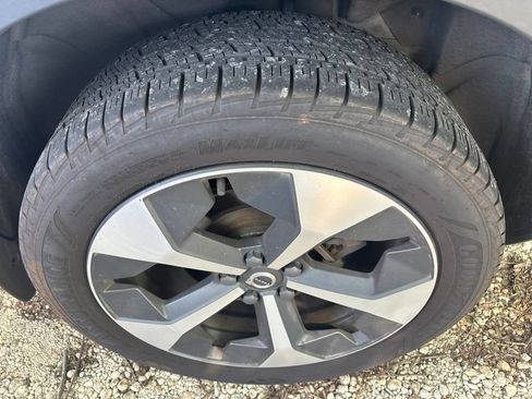 Used 2024 Volvo XC40 B5 Plus AWD/4WD image 19