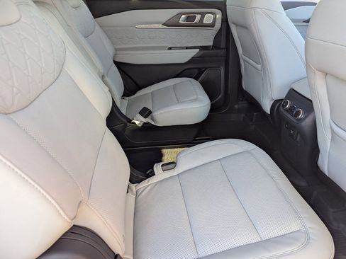 Used 2025 Ford Explorer Platinum w/ Ultimate Package image 14