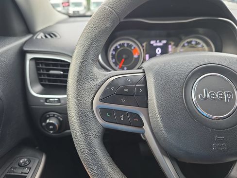 Used 2019 Jeep Cherokee Latitude w/ Popular Appearance Group FWD image 20