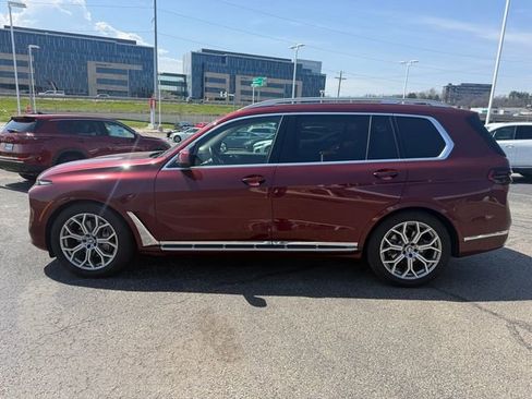 Used 2025 BMW X7 xDrive40i AWD/4WD image 4