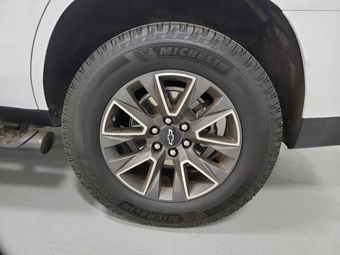 Used 2023 Chevrolet Tahoe Z71 w/ Luxury Package AWD/4WD image 8