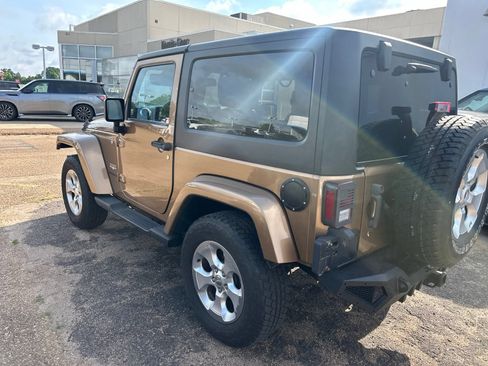 Used 2015 Jeep Wrangler Sahara w/ Dual Top Group AWD/4WD image 45