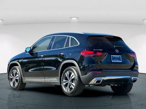 Used 2025 Mercedes-Benz GLA 250 4MATIC image 5