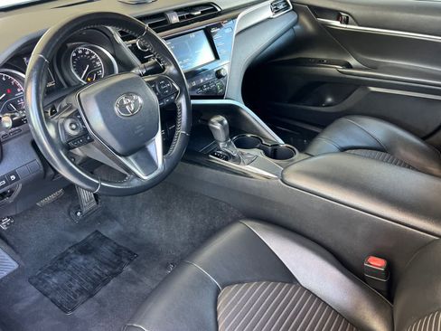 Used 2018 Toyota Camry SE image 11