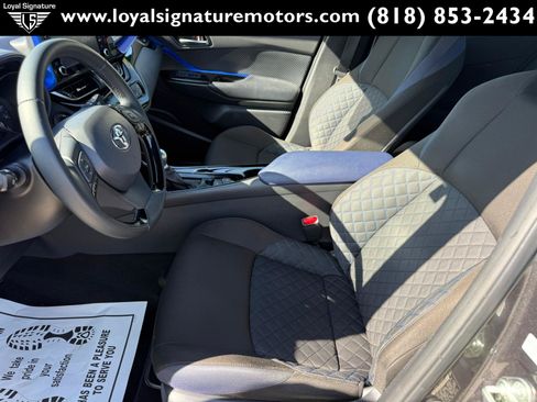 Used 2020 Toyota C-HR XLE FWD image 15