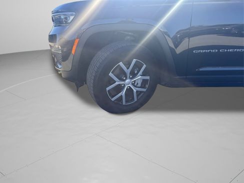 Used 2023 Jeep Grand Cherokee Limited image 9