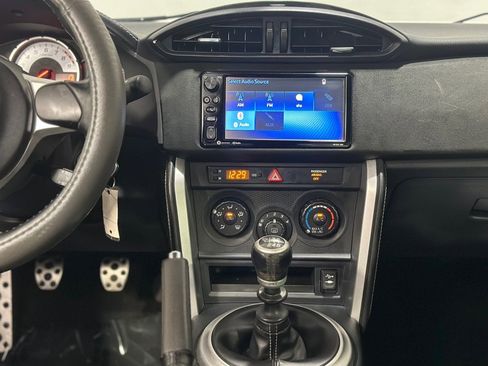 Used 2017 Toyota 86 image 15