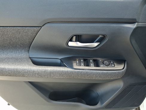 Certified 2025 Nissan Kicks SV w/ Charging Package FWD image 16