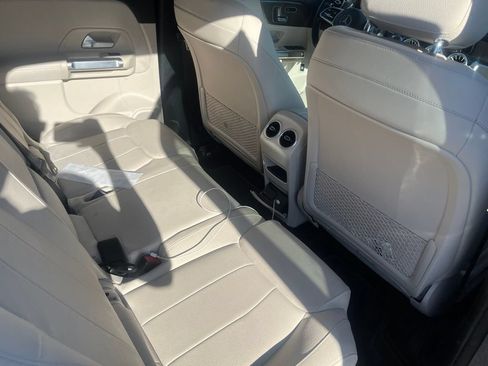 Used 2021 Mercedes-Benz GLB 250 4MATIC image 11
