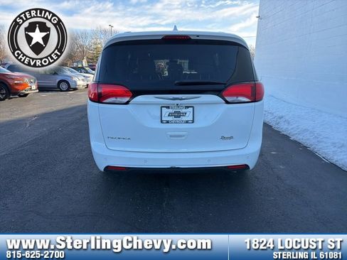 Used 2019 Chrysler Pacifica Touring-L Plus w/ Advanced Safetytec Group image 4