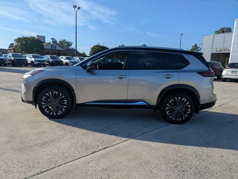 Used 2025 Nissan Rogue Platinum w/ Platinum Premium Package FWD image 7