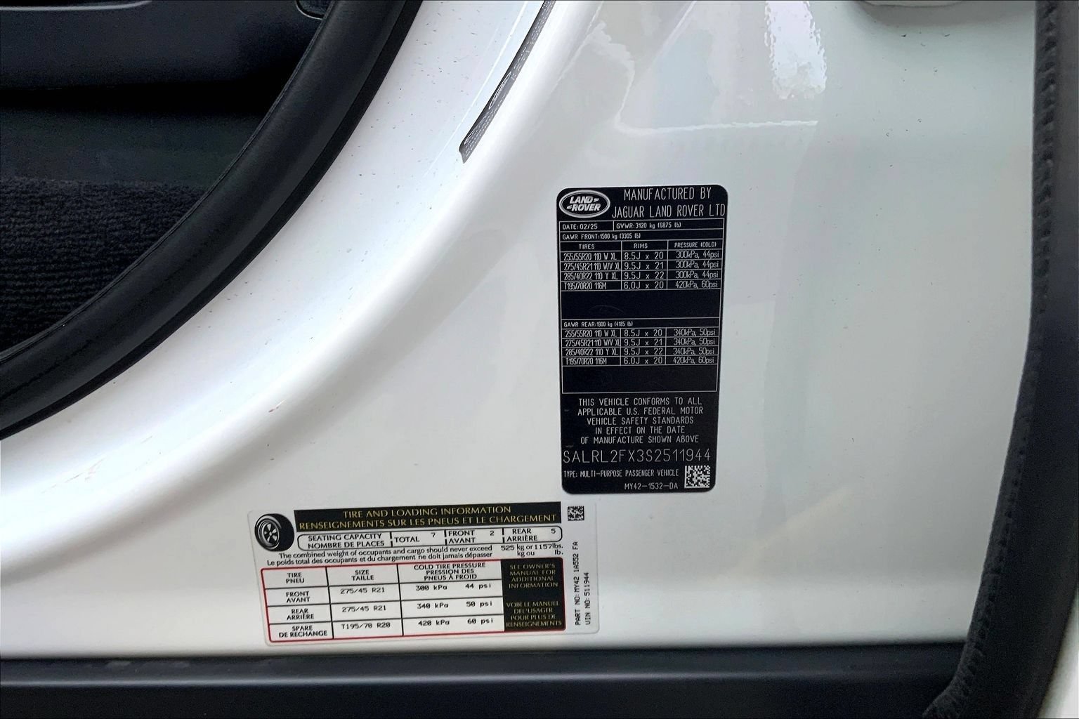 Certified 2025 Land Rover Discovery Dynamic SE AWD/4WD image 33