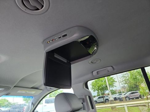 Used 2016 Chevrolet Suburban LT RWD image 36