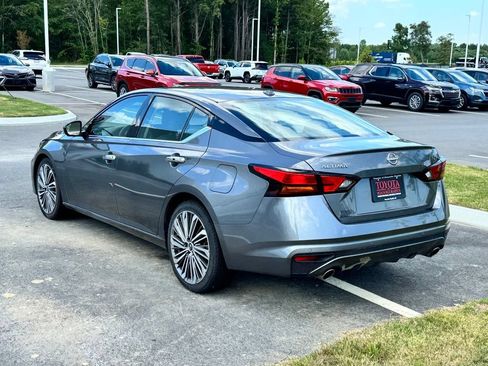 Used 2023 Nissan Altima 2.5 SL FWD image 6