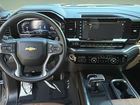 Used 2024 Chevrolet Silverado 1500 High Country w/ High Country Premium Package AWD/4WD image 9