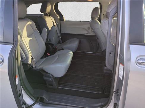 Used 2024 Toyota Sienna XLE w/ XLE Plus Package FWD image 22