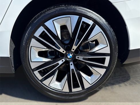 Used 2025 BMW 530i xDrive w/ Premium Package image 14