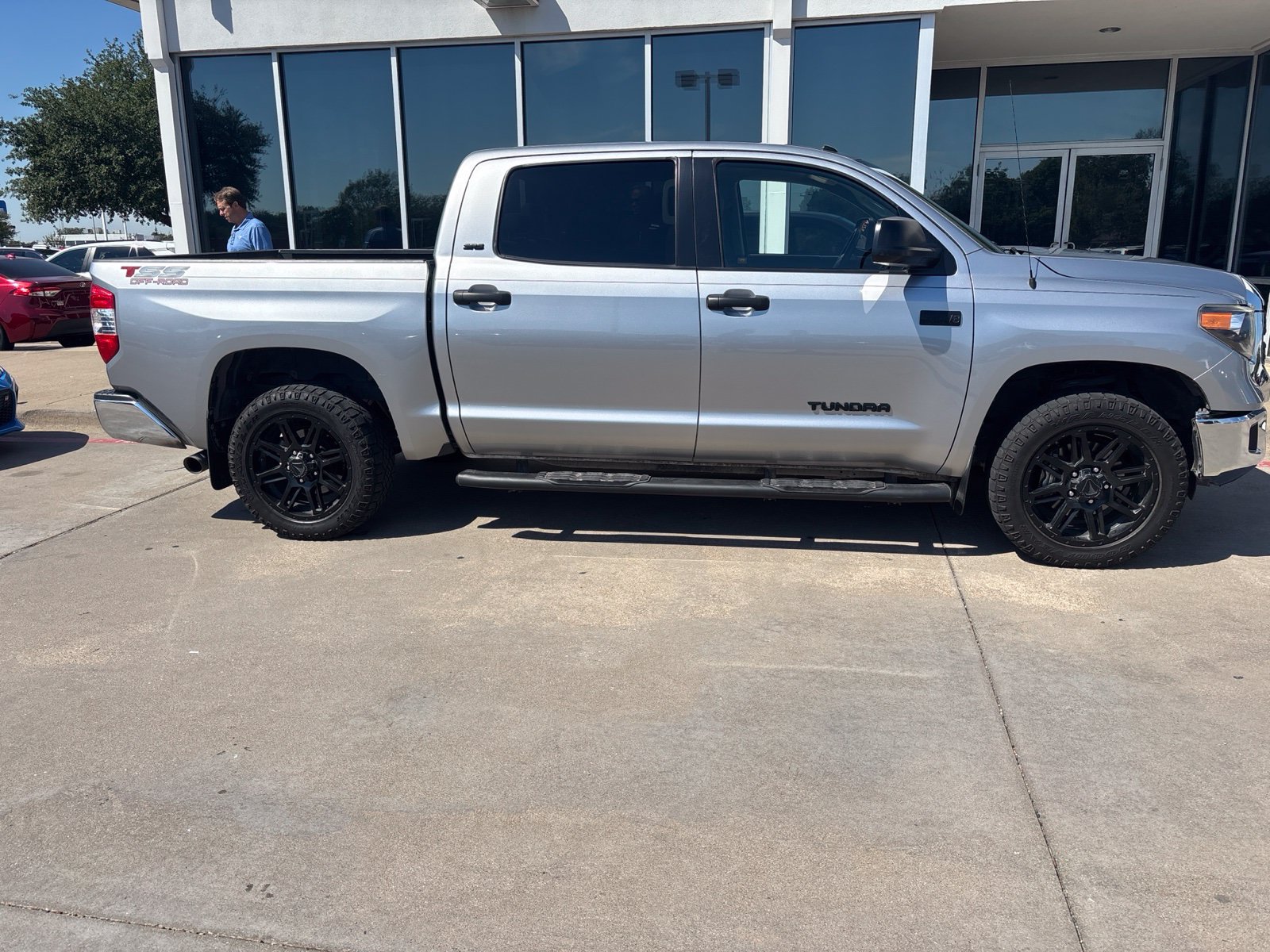 Used 2019 Toyota Tundra SR5 w/ SR5 Upgrade Package AWD/4WD image 4