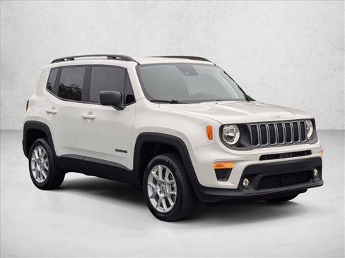Used 2022 Jeep Renegade Latitude w/ Convenience Group AWD/4WD image 3