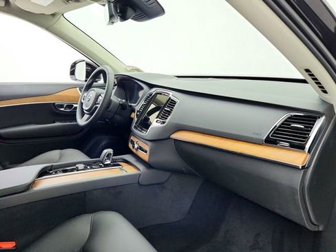 New 2025 Volvo XC90 B6 Plus w/ Protection Package Premier image 17