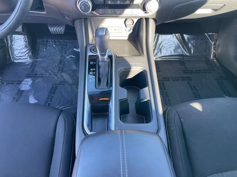 Used 2025 Nissan Sentra SV FWD image 40