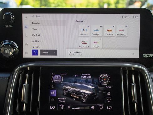 Used 2024 Lexus LX 600 4WD w/ Luxury Package image 16