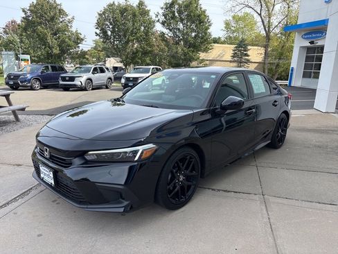 Used 2023 Honda Civic Sport image 3