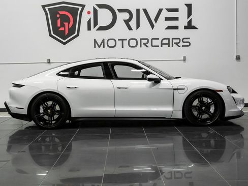 Used 2022 Porsche Taycan image 11