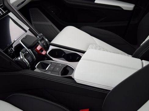 Used 2021 Lamborghini Urus image 24