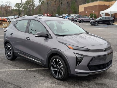 Used 2023 Chevrolet Bolt EUV Premier image 11