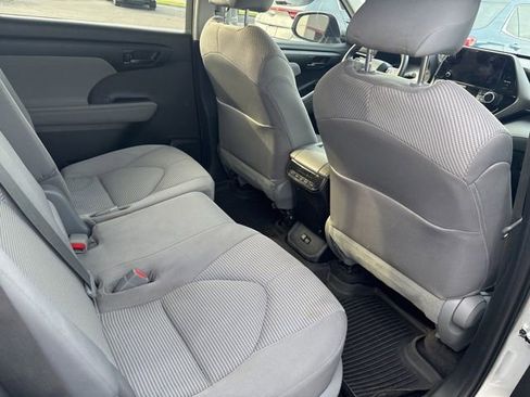 Used 2023 Toyota Highlander L image 8