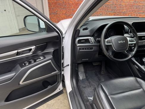 Used 2022 Kia Telluride S image 9