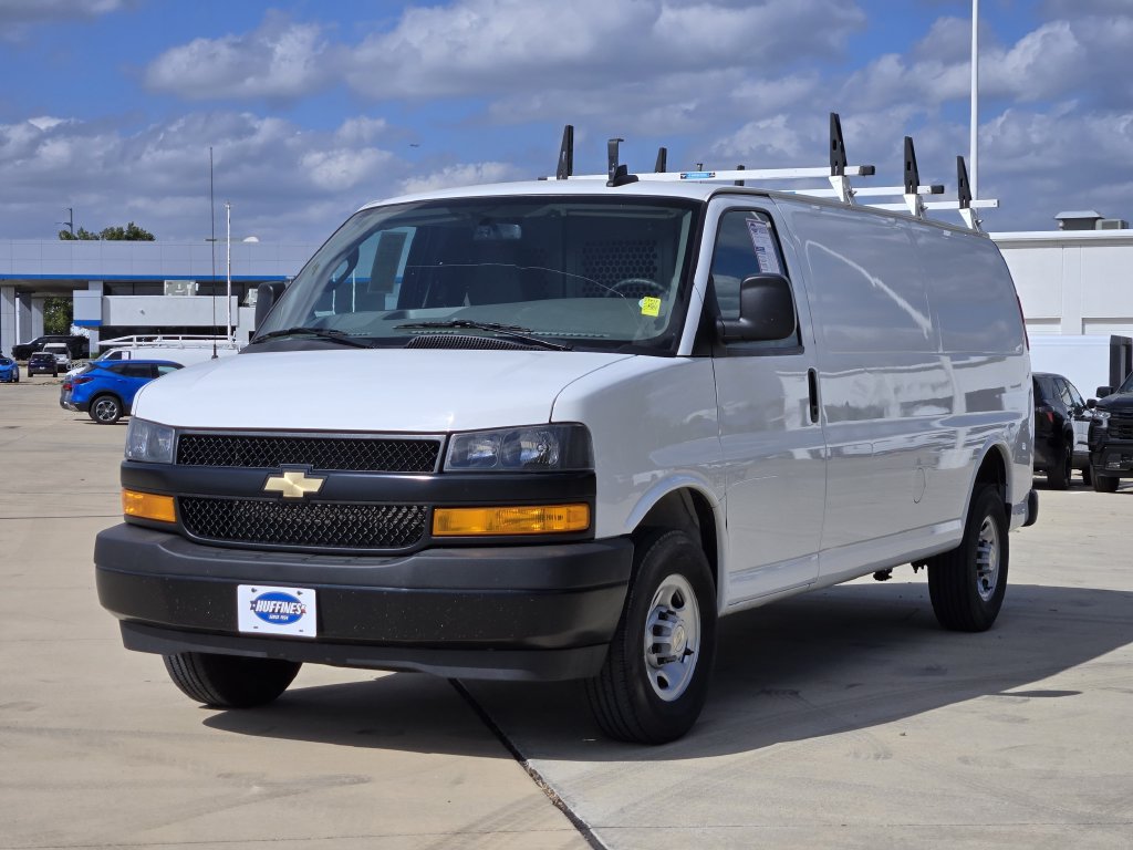 Used 2024 Chevrolet Express 3500 Extended RWD image 3
