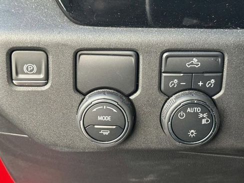 Used 2024 Chevrolet Silverado 1500 LT w/ Leather Package RWD image 53