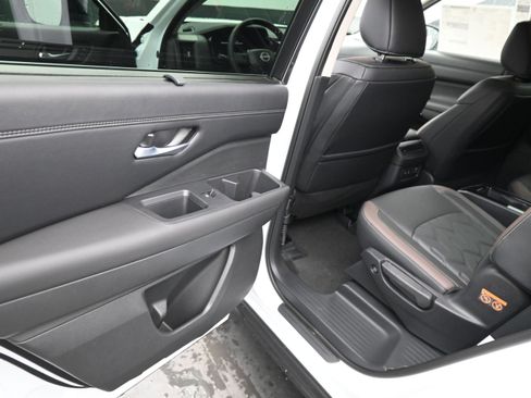 New 2026 Nissan Pathfinder Platinum FWD image 17