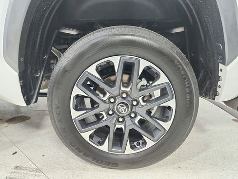 Used 2025 Toyota Tundra Limited AWD/4WD image 45