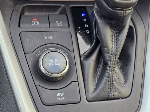 Used 2021 Toyota RAV4 Limited image 12