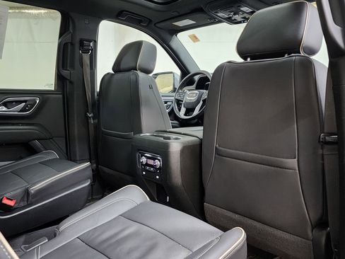 Used 2022 GMC Yukon SLT w/ SLT Premium Package image 18