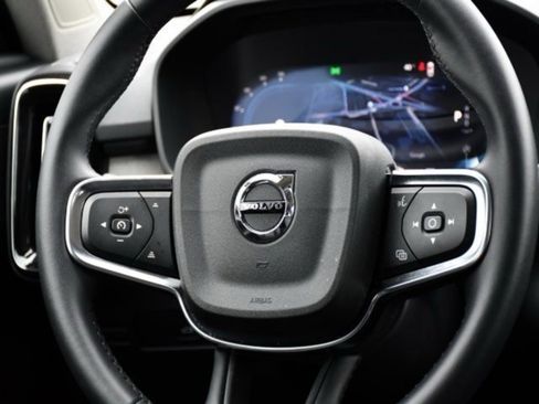 Certified 2025 Volvo XC40 B5 Core image 19