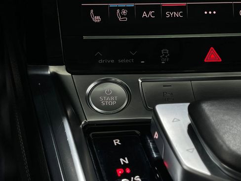 Used 2019 Audi e-tron Prestige w/ Prestige Package image 21