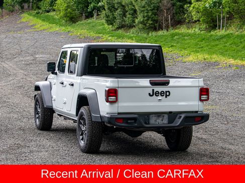 Used 2025 Jeep Gladiator Sport AWD/4WD image 6