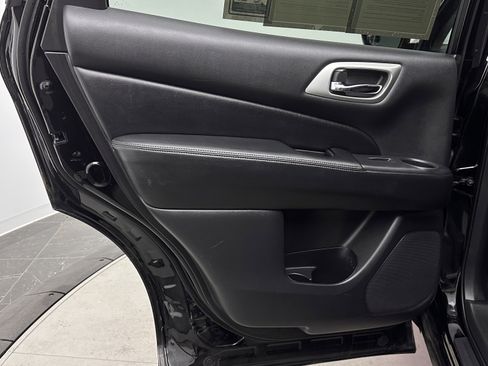 Used 2020 Nissan Pathfinder S image 22