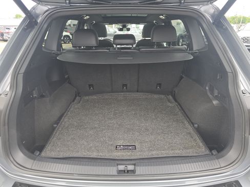Certified 2024 Volkswagen Tiguan SEL R-Line AWD/4WD image 18