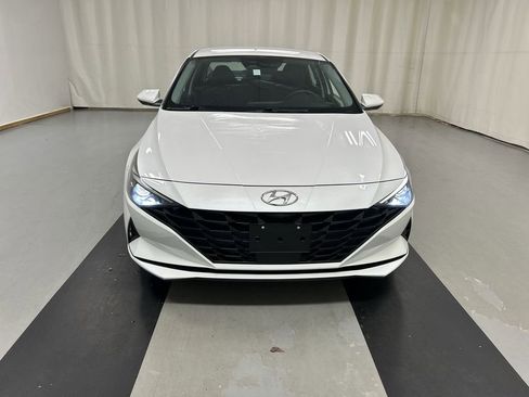 Used 2023 Hyundai Elantra SEL w/ Convenience Package image 3