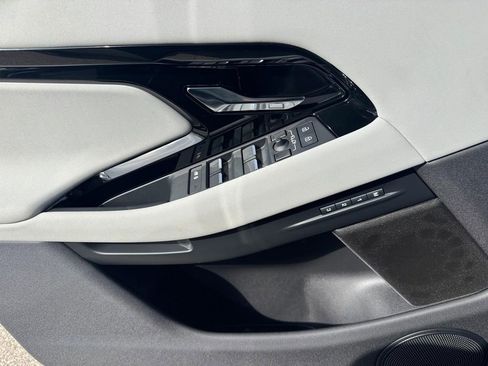 Used 2024 Land Rover Range Rover Evoque Dynamic SE image 16