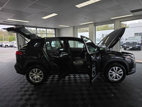 Used 2023 Toyota Corolla Cross L image 17