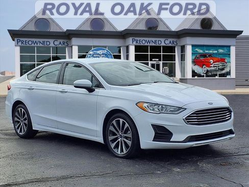 Used 2020 Ford Fusion SE image 1