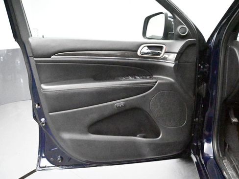 Used 2017 Jeep Grand Cherokee Overland w/ Jeep Active Safety Group image 8