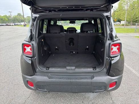 Used 2022 Jeep Renegade Altitude w/ Sun/Sound Group AWD/4WD image 8